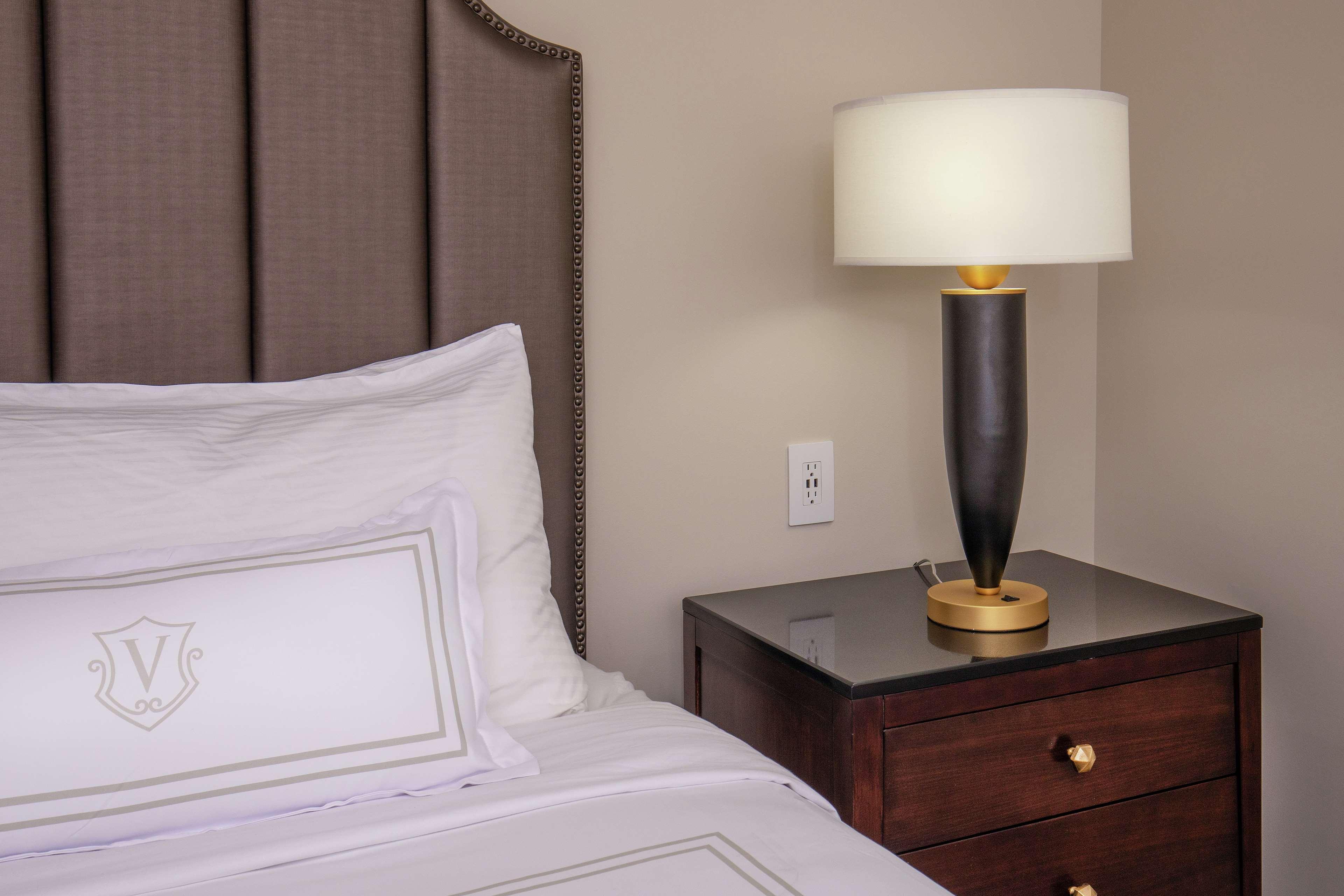 The Virginian Lynchburg, Curio Collection By Hilton Hotell Eksteriør bilde