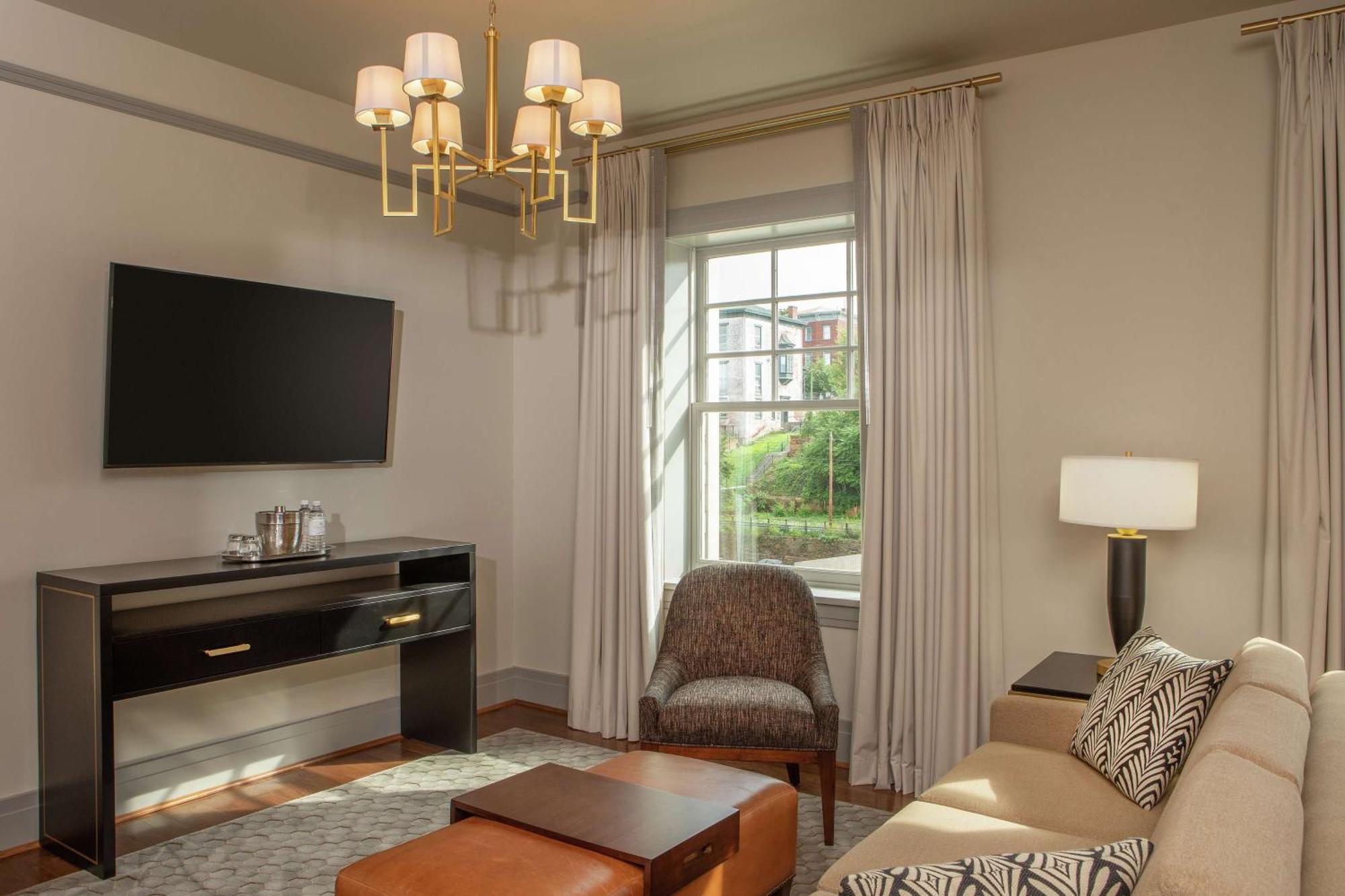 The Virginian Lynchburg, Curio Collection By Hilton Hotell Eksteriør bilde