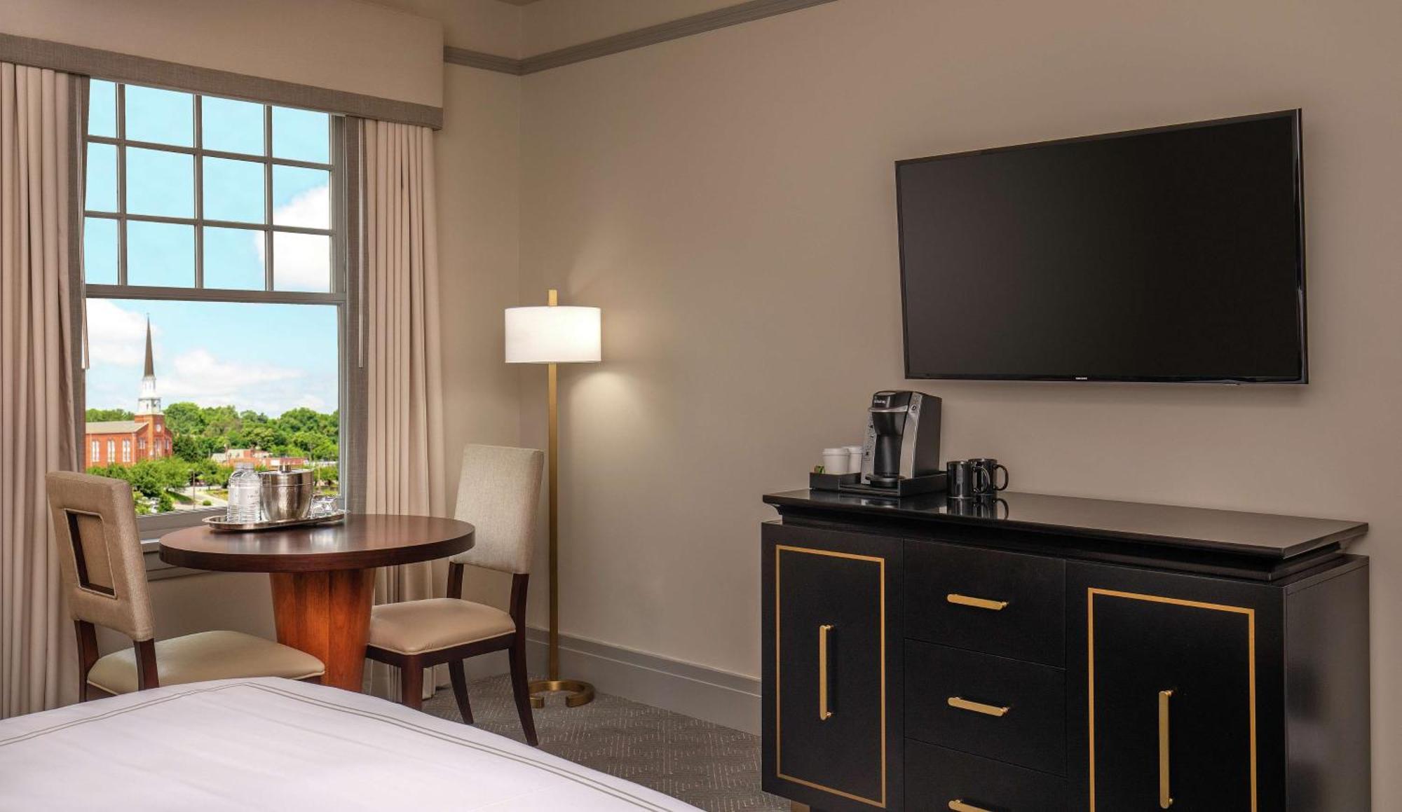 The Virginian Lynchburg, Curio Collection By Hilton Hotell Eksteriør bilde
